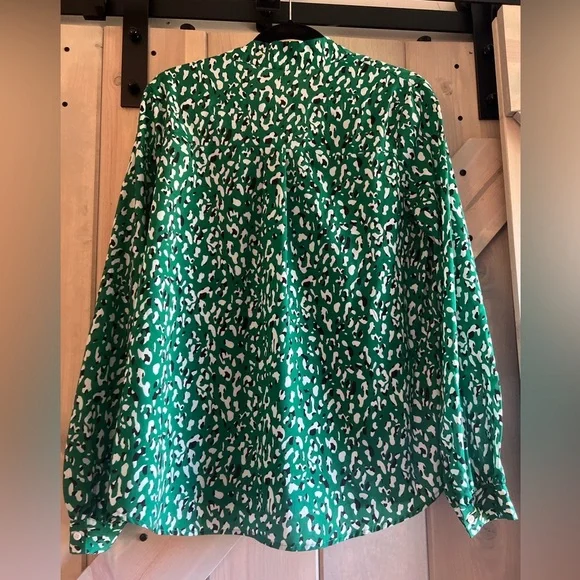 LIKE NEW La Ven Leopard Tie Neck Blouse - Picture 2 of 7